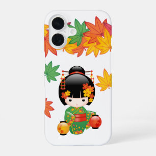 Coque iPhone 16 Kimono Vert Automnal Poupée Kokeshi Feuilles d'Éra