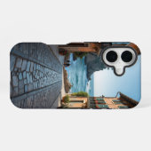Coque iPhone 16 La ville de Pebble Ocean (Verso Horizontal)