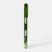 Coque iPhone 16 Ladybug sur l'herbe (Côté droit)