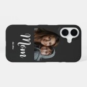 Coque iPhone 16 Maman Année de création Écriture Moderne Noir (Verso Horizontal)