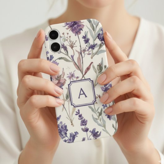 Coque iPhone 16 Monogramme aquarelle lavande de fleur sauvage