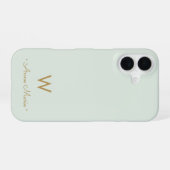 Coque iPhone 16 Monogramme de style moderne vert sauge or (Verso Horizontal)