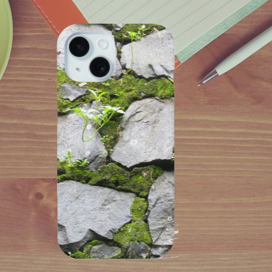 Coque iPhone 16 Mossy Rock Wall