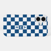 Coque iPhone 16 Motif À damiers bleu blanc avec Monogramme (Verso Horizontal)