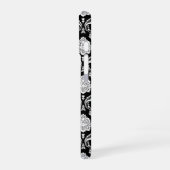 Coque iPhone 16 Motif Damassé Rococo Blanc sur Fond Noir (Côté gauche)