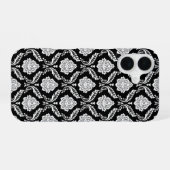 Coque iPhone 16 Motif Damassé Rococo Blanc sur Fond Noir (Verso Horizontal)