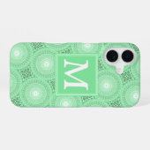Coque iPhone 16 Motif de cercles vert printemps monogramme (Verso Horizontal)