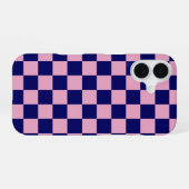 Coque iPhone 16 Navy Blue and Light Pink Checkerboard Pattern (Verso Horizontal)