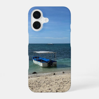 Coque iPhone 16 Plage tropicale de l'océan bleu & bateau : Vibe d'