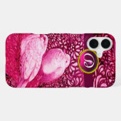 COQUE iPhone 16 PLUS COLOMBES BLANCHES SUR MONOGRAMME FUCHSIA ROSE (Verso Horizontal)
