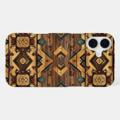 Coque iPhone 16 Plus Faux grain de bois aztèque (Verso Horizontal)