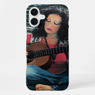 Coque iPhone 16 Plus Femme jouant de la musique avec une guitare acoust