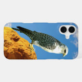 Coque iPhone 16 Plus Gyrfalcon perché sur un étui de téléphone (Verso Horizontal)