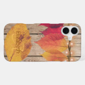 Coque iPhone 16 Plus Lumières de feuille d'automne initiales monogramme (Verso Horizontal)