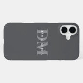 Coque iPhone 16 Plus Moderne Élégant Gris Foncé Monogramme & Nom (Verso Horizontal)