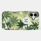 Coque iPhone 16 Plus Monogramme de feuilles d'érable au soleil (Verso Horizontal)