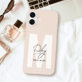 Coque iPhone 16 Plus Monogramme Script Rose Pâle Signature Moderne Chic