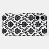 Coque iPhone 16 Plus Motif Damassé Rococo Noir sur Blanc (Verso Horizontal)