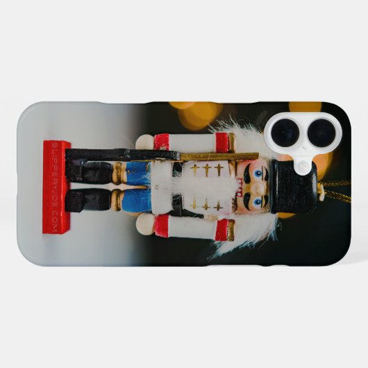 Coque iPhone 16 Plus Noël SlipperyJoe nutcracker figurine ornement (Verso Horizontal)