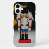 Coque iPhone 16 Plus Noël SlipperyJoe nutcracker figurine ornement (Verso)