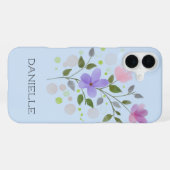 Coque iPhone 16 Plus Première initiale Plus Nom Danielle avec Fleurs (Verso Horizontal)