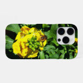 Coque iPhone 16 Pro Abeille sur Fleurs Jaunes (Verso Horizontal)