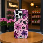 Coque iPhone 16 Pro Fleurs violettes texturées sur fond rose