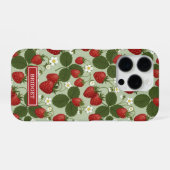 Coque iPhone 16 Pro Fraises sur monogramme vert (Verso Horizontal)