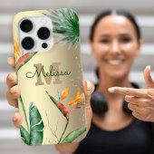 Coque iPhone 16 Pro Ile tropicale Monogramme floral Script Gold Foil