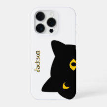 Le chat noir vous regarde avec les yeux dorés cout