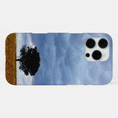 Coque iPhone 16 Pro Max Arbre dans un champ vide (Verso Horizontal)