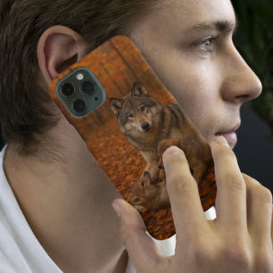 Coque iPhone 16 Pro Max Famille de loups d'automne - Chiots joueurs dans l