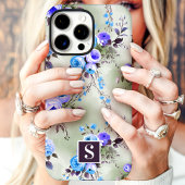 Coque iPhone 16 Pro Max Fleurs à monogramme bleu et violet