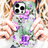 Coque iPhone 16 Pro Max Fleurs à monogramme violet et lavande