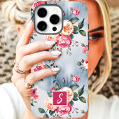 Coque iPhone 16 Pro Max Fleurs monogrammes roses et pêche
