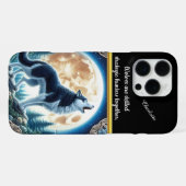 Coque iPhone 16 Pro Max Howling Wolf dans une forêt lune (Verso Horizontal)