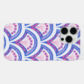 Coque iPhone 16 Pro Max motif damassé floral bleu (Verso Horizontal)