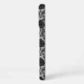 Coque iPhone 16 Pro Max Motif Damassé Rococo Noir sur Gris (Côté gauche)