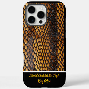 Coque iPhone 16 Pro Max Motifs complexes de peaux de serpent dans la lumiè