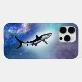 Coque iPhone 16 Pro Max Requin spatial (Verso Horizontal)