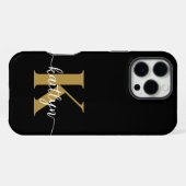 Coque iPhone 16 Pro Max Tapis de sol monogrammé en noir et or (Verso Horizontal)