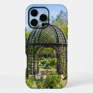 Coque iPhone 16 Pro Max un belvédère dans un magnifique paysage de jardin