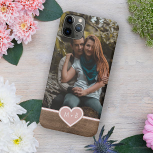 Coque iPhone 16 Pro Max Vos Monogrammes Amour Cœur Sur Motif Bois