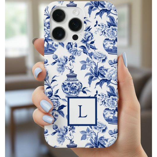 Coque iPhone 16 Pro Monogramme chinoiserie bleue