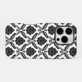 Coque iPhone 16 Pro Motif Damassé Rococo Noir sur Blanc (Verso Horizontal)