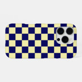 Coque iPhone 16 Pro Navy Blue and Yellow Checkerboard Pattern (Verso Horizontal)