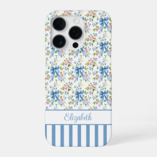 Coque iPhone 16 Pro Nœuds Coquettes Bleus Avec Fleurs Monogrammées