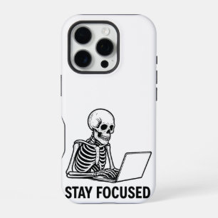 Coque iPhone 16 Pro Squelette sur ordinateur portable - Restez concent