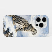 Coque iPhone 16 Pro Un léopard des neiges sur un pic enneigé (Verso Horizontal)