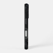 Coque iPhone 16 Shadow Walker – Guerrier encapuchonné (Côté droit)